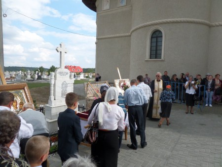 Închinarea la Sfintele Moaște și Icoane