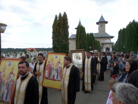 Începe procesiunea